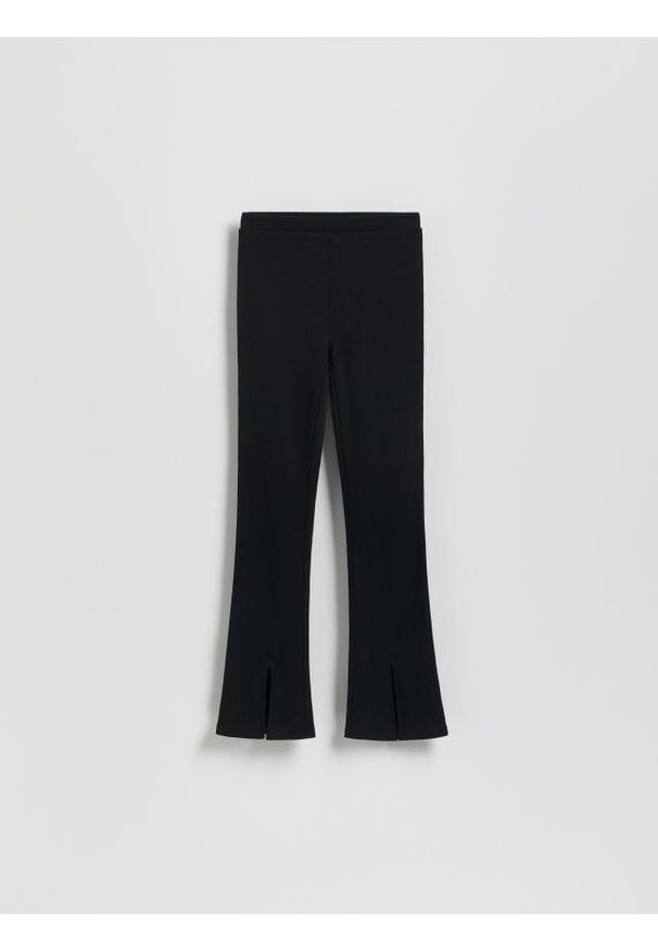 Reserved - Spodnie flare z rozcięciami - czarny. Kolor: czarny. Materiał: wiskoza, dzianina