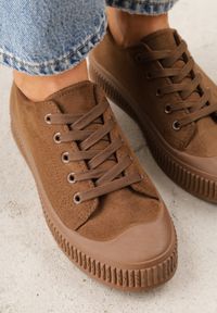 Born2be - Brązowe Trampki z Imitacji Zamszu z Nieregularną Podeszwą ze Żłobieniami Naranatea. Okazja: na co dzień, na randkę. Kolor: brązowy. Materiał: zamsz. Szerokość cholewki: normalna. Styl: casual #4