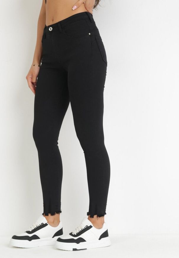 Born2be - Czarne Spodnie Skinny Nyryore. Kolor: czarny. Styl: elegancki