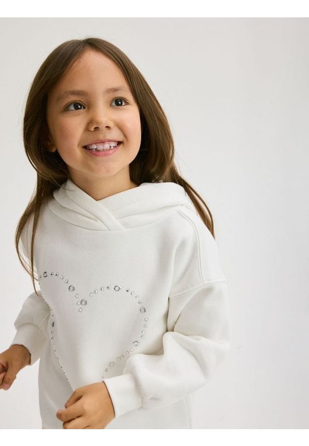 Reserved - Bluza z aplikacją - złamana biel. Materiał: bawełna, dzianina. Wzór: aplikacja