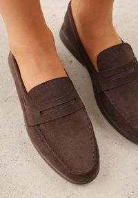 Born2be - Ciemnobrązowe Klasyczne Mokasyny VICES z Imitacji Zamszu ze Skórzaną Wkładką Haliris. Okazja: na co dzień. Kolor: brązowy. Materiał: zamsz, skóra. Styl: klasyczny #5