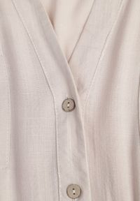 Born2be - Beżowa Bawełniana Sukienka Koszulowa z Paskiem i Regulowanymi Rękawami Sadevia. Okazja: na co dzień, do pracy, na spotkanie biznesowe, na spacer. Kolor: beżowy. Materiał: bawełna. Typ sukienki: koszulowe. Styl: klasyczny, casual, biznesowy, elegancki. Długość: midi #4