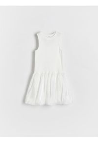 Reserved - Sukienka z ozdobnym dołem - biały. Kolor: biały. Materiał: bawełna