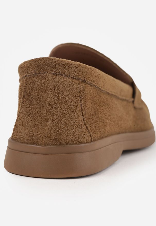 Born2be - Ciemnobeżowe Klasyczne Mokasyny VICES z Imitacji Zamszu ze Skórzaną Wkładką Haliris. Okazja: na co dzień. Kolor: beżowy. Materiał: skóra, zamsz. Styl: klasyczny