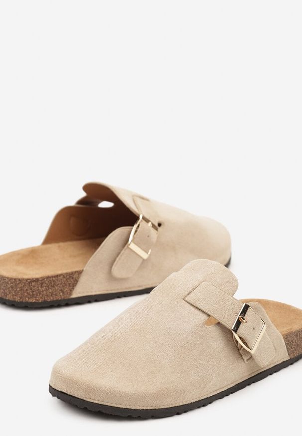 Renee - Beżowe Klapki Chodaki Ozdobione Paskami z Klamrami Silamia. Okazja: na co dzień. Kolor: beżowy. Materiał: jeans. Wzór: aplikacja. Styl: casual