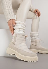 Renee - Beżowe Pikowane Śniegowce ze Ściągaczem Monivella. Okazja: na co dzień. Kolor: beżowy. Materiał: jeans. Sezon: zima. Styl: casual #1