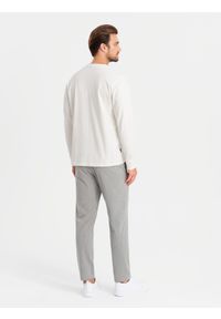 Ombre Clothing - Męski bawełniany longsleeve LOOSE FIT z okrągłym dekoltem – kremowy V2 OM-LSBC-0129 - XXL. Kolor: kremowy. Materiał: bawełna. Długość rękawa: długi rękaw. Wzór: gładki #6