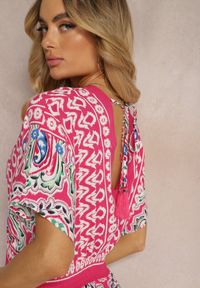 Renee - Fuksjowa Wiskozowa Sukienka Boho z Gumką w Pasie i Trójkątnym Dekoltem Casalina. Okazja: na co dzień. Kolor: różowy. Materiał: wiskoza. Długość rękawa: krótki rękaw. Styl: boho #4
