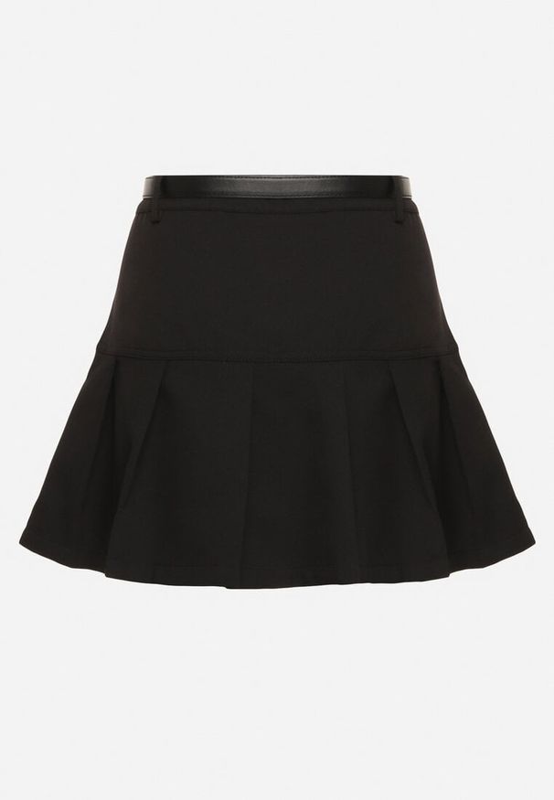 Born2be - Czarna Rozkloszowane Spódnico-Spodenki z Wiskozą i Paskiem Savivia. Okazja: na co dzień. Stan: podwyższony. Kolor: czarny. Materiał: wiskoza. Styl: casual, elegancki