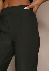 Renee - Ciemnozielone Spodnie z Kantem i Imitacją Kieszeni Rearie. Okazja: na co dzień. Kolekcja: plus size. Kolor: zielony. Styl: elegancki, casual #3