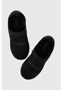 Calvin Klein Jeans kapcie HOME SLIPPER MONO kolor czarny YM0YM00840. Kolor: czarny. Materiał: guma #1