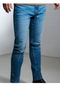 Sinsay - Jeansy slim fit - granatowy. Kolor: niebieski