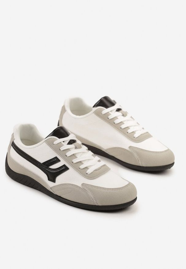 Renee - Białe Sneakersy z Geometrycznym Motywem Arpolia. Okazja: na co dzień. Kolor: biały. Materiał: jeans. Wzór: geometria