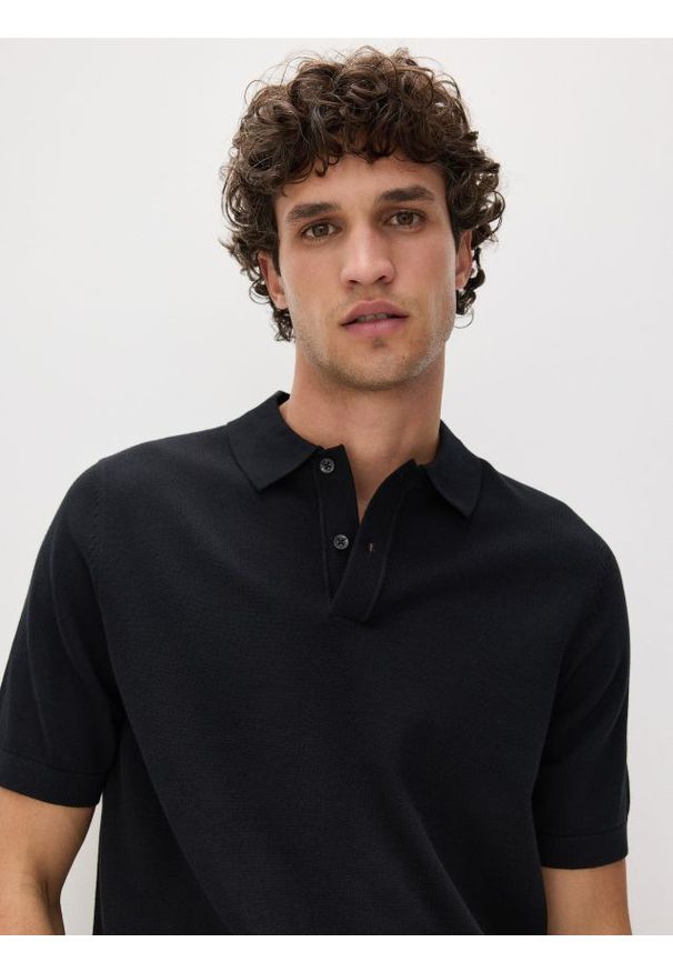 Reserved - Bawełniany sweter polo - czarny. Typ kołnierza: polo. Kolor: czarny. Materiał: bawełna