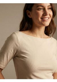 Sinsay - Bawełniana koszulka basic - kremowy. Kolor: kremowy. Materiał: bawełna
