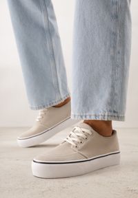 Born2be - Beżowe Klasyczne Tenisówki z Ozdobnym Paskiem przy Podeszwie Ranora. Zapięcie: pasek. Kolor: beżowy. Materiał: jeans, dresówka. Szerokość cholewki: normalna. Wzór: gładki. Styl: klasyczny #1