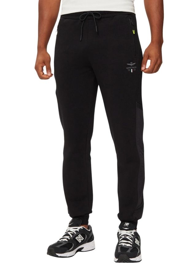 Aeronautica Militare - AERONAUTICA MILITARE Czarne męskie spodnie dresowe Joggers. Kolor: czarny. Materiał: dresówka