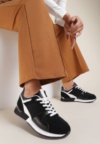 Renee - Czarne Sneakersy Seren. Zapięcie: sznurówki. Kolor: czarny. Materiał: jeans, dresówka. Szerokość cholewki: normalna. Wzór: aplikacja #1