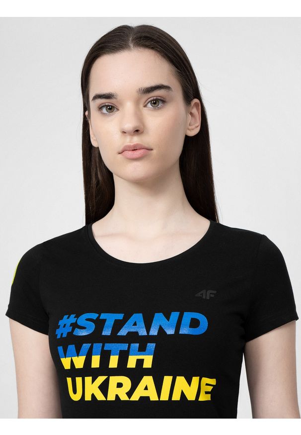 4f - Koszulka damska #STANDWITHUKRAINE. Kolor: czarny. Materiał: dzianina, bawełna