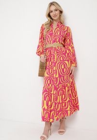 Born2be - Różowo-Żółta Sukienka Długa Rozkloszowana w Geometryczny Print o Koszulowym Kroju Verdana. Kolor: różowy. Materiał: tkanina. Wzór: nadruk, geometria. Typ sukienki: koszulowe. Długość: maxi #1