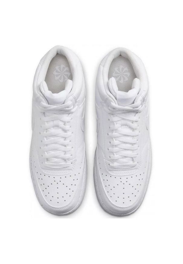 Buty sportowe młodzieżowe Nike Court Borough Mid. Kolor: biały. Model: Nike Court