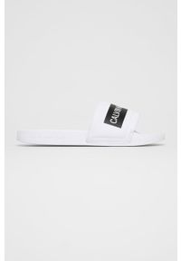 Calvin Klein Jeans Klapki damskie kolor biały. Kolor: biały. Materiał: guma. Obcas: na obcasie. Wysokość obcasa: niski #1
