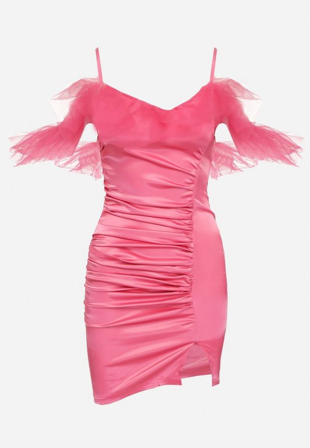 Born2be - Fuksjowa Marszczona Dopasowana Sukienka z Satyny na Ramiączkach z Tiulowym Wykończeniem Tinasolti. Okazja: na co dzień. Kolor: różowy. Materiał: satyna, tiul. Długość rękawa: na ramiączkach. Wzór: aplikacja. Styl: wizytowy, klasyczny, casual, elegancki