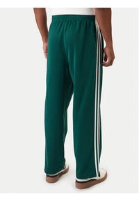 Adidas - adidas Spodnie dresowe adicolor KE3497 Zielony Loose Fit. Kolor: zielony. Materiał: syntetyk, bawełna #3