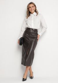 Born2be - Ciemnobrązowa Długa Spódnica High Waist z Imitacji Skóry z Dodatkowym Paskiem i Rozcięciem Wyneti. Okazja: na co dzień. Stan: podwyższony. Kolor: brązowy. Materiał: skóra. Długość: długie. Styl: klasyczny, casual, elegancki #1