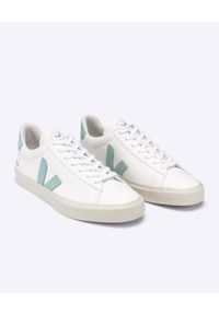 Veja - VEJA - Sneakersy Campo Matcha. Kolor: biały. Materiał: bawełna, guma, zamsz, materiał. Szerokość cholewki: normalna. Wzór: aplikacja #2