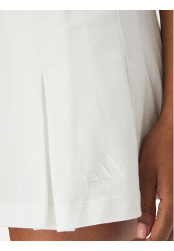 Adidas - adidas Spódnica plisowana Seasonal Essentials Colorpop JZ0193 Biały Loose Fit. Kolor: biały. Materiał: bawełna