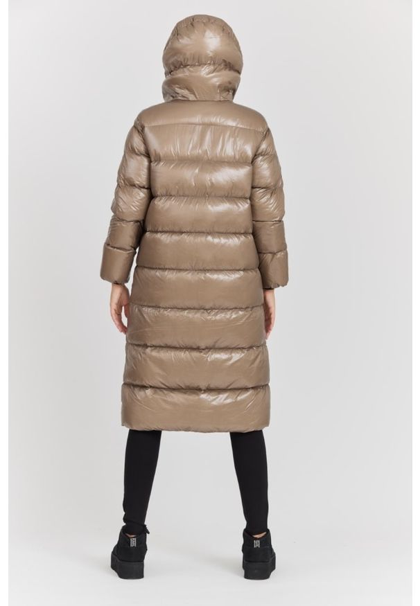Hetrego - HETREGO Beżowy damski płaszcz puchowy Tara Woman Oversized Quilted Coat, Rozmiar 36 EU - 40 IT. Kolor: beżowy. Materiał: puch. Długość rękawa: długi rękaw. Długość: długie