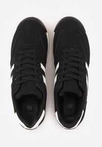 Born2be - Czarne Sneakersy z Geometrycznym Motywem Jannata. Okazja: na co dzień. Kolor: czarny. Materiał: jeans, dresówka. Wzór: geometria #9