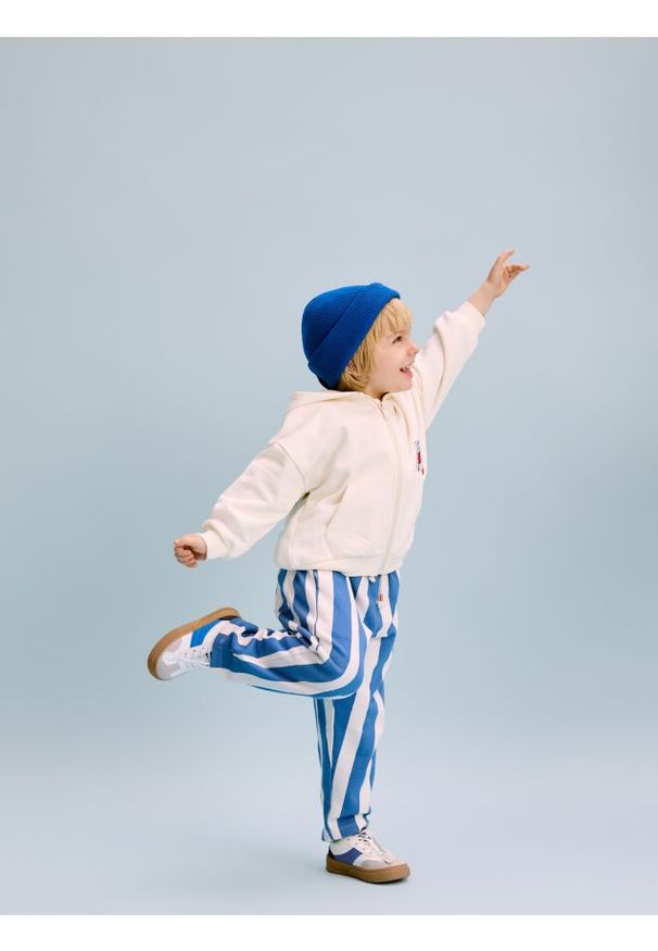 Reserved - Dresowe spodnie oversize - niebieski. Kolor: niebieski. Materiał: dresówka