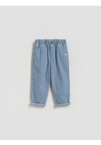 Reserved - Jeansy w paski - niebieski. Kolor: niebieski. Materiał: jeans. Wzór: paski #1