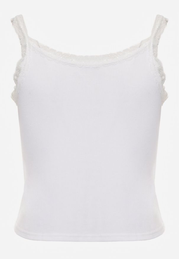Born2be - Biały Top z Bawełny Ozdobiony Guzikami i Koronką przy Dekolcie Beralie. Okazja: na co dzień. Kolor: biały. Materiał: bawełna, koronka. Wzór: aplikacja, koronka. Styl: casual, elegancki, klasyczny