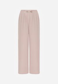 Renee - Różowe Spodnie Casual o Szerokim Kroju High Waist Zdobione Aplikacją Nephise. Okazja: na co dzień. Stan: podwyższony. Kolekcja: plus size. Kolor: różowy. Długość: krótkie. Wzór: aplikacja. Styl: casual #2