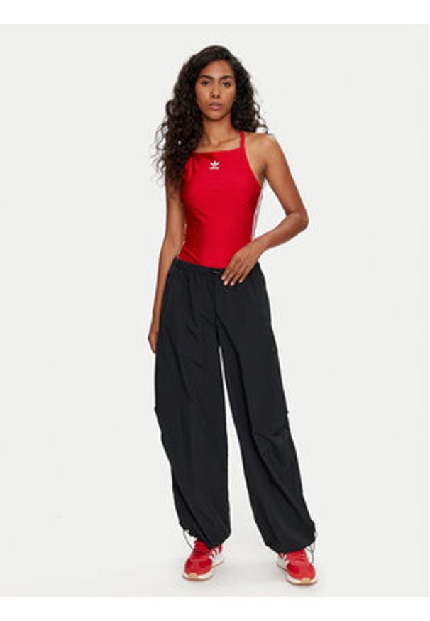 Adidas - adidas Body 3-Stripes IY7295 Czerwony Slim Fit. Kolor: czerwony. Materiał: syntetyk