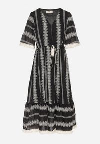 Born2be - Czarna Bawełniana Sukienka Boho o Rozkloszowanym Kroju z Wiązaniem i Haftem Korithira. Okazja: na co dzień, na spacer. Typ kołnierza: dekolt w serek. Kolor: czarny. Materiał: bawełna. Wzór: haft. Sezon: lato. Typ sukienki: rozkloszowane. Styl: boho #3