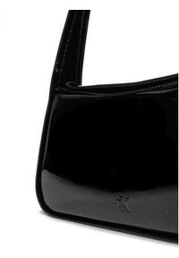 Calvin Klein Jeans Torebka Block Shoulder Bag25 Patent K60K613045 Czarny. Kolor: czarny. Materiał: skórzane