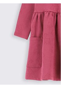 COCCODRILLO - Coccodrillo Sukienka codzienna ZC2129101WON Różowy Regular Fit. Okazja: na co dzień. Kolor: różowy. Materiał: bawełna. Typ sukienki: proste. Styl: casual