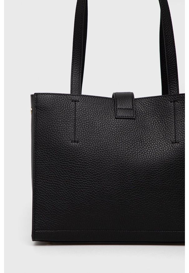 Furla torebka skórzana Sofia kolor czarny. Kolor: czarny. Materiał: skórzane. Rodzaj torebki: na ramię