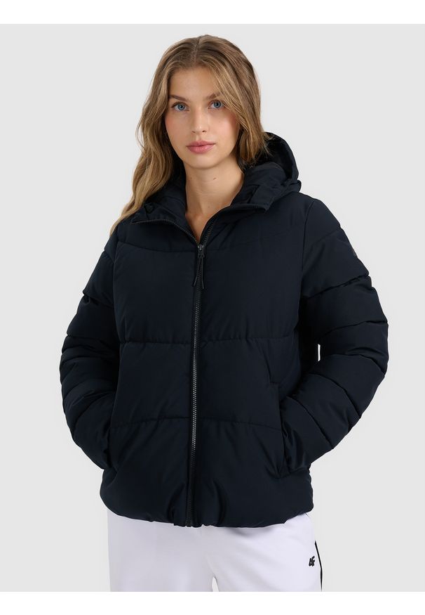 4f - 4F Kurtka puchowa z wypełnieniem syntetycznym damska - czarna M. Okazja: na co dzień, na spacer. Kolor: czarny. Materiał: syntetyk, puch. Wzór: gładki. Sezon: zima. Styl: casual