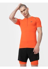 4f - Koszulka do biegania w terenie slim bezszwowa męska. Kolor: pomarańczowy. Materiał: włókno, materiał, dzianina. Długość: krótkie. Sport: bieganie