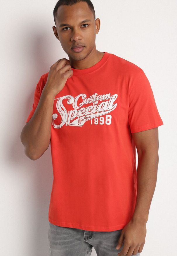 Born2be - Pomarańczowa Bawełniana Koszulka z Nadrukiem z Napisem Mepize. Okazja: na co dzień. Kolor: pomarańczowy. Materiał: bawełna. Wzór: nadruk, napisy. Styl: casual, elegancki, klasyczny