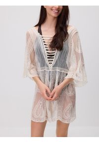 Reserved - Koronkowa narzutka plażowa - kremowy. Okazja: na plażę. Kolor: kremowy. Materiał: koronka #1