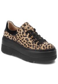Beżowe Sneakersy Armodo Modne Obuwie Damskie Pantera. Okazja: na co dzień, na spacer, na uczelnię. Kolor: beżowy, czarny. Materiał: materiał. Wzór: motyw zwierzęcy. Styl: casual #1