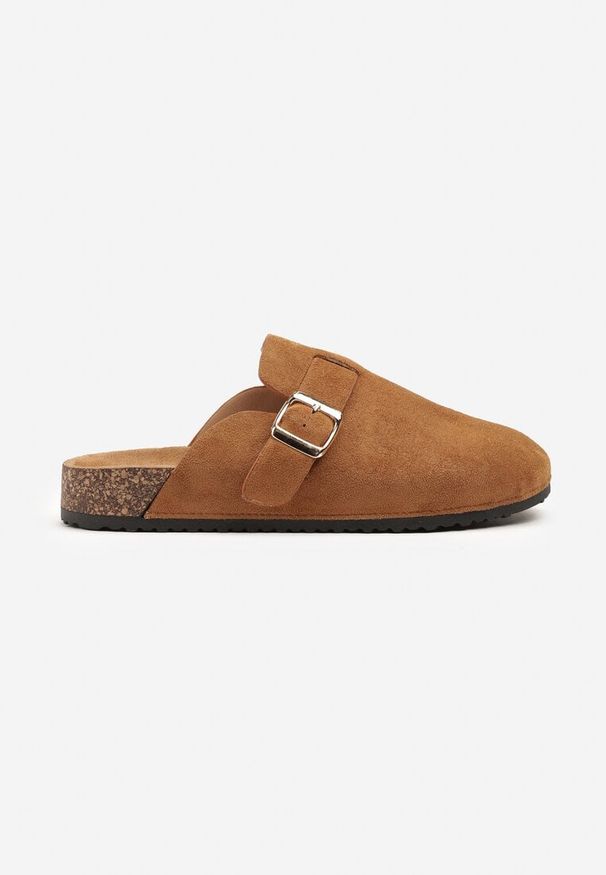 Born2be - Brązowe Klapki z Ozdobnym Paskiem i Klamrą Calevelis. Nosek buta: okrągły. Kolor: brązowy. Materiał: jeans. Obcas: na obcasie. Styl: klasyczny, elegancki. Wysokość obcasa: średni