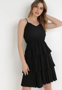 Born2be - Czarna Sukienka z Wiskozy Kephassa. Typ kołnierza: kołnierz z falbankami. Kolor: czarny. Materiał: wiskoza. Długość rękawa: na ramiączkach. Wzór: aplikacja. Typ sukienki: rozkloszowane. Styl: klasyczny #1