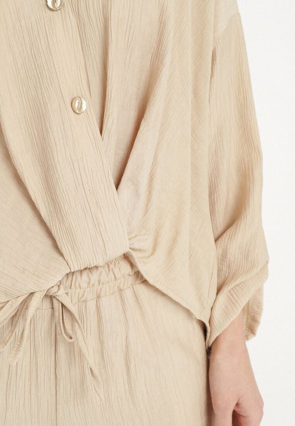 Born2be - Jasnobeżowy Wiskozowy Komplet Oversize Koszula i Spodnie z Gumką w Talii Natilira. Kolor: beżowy. Materiał: wiskoza